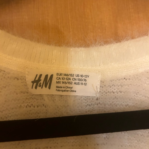 Fuzzy cardigan will fit anyone from size xs,s, and m. - Picture 4 of 4